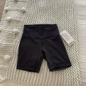 Wunder Train High-Rise Short 6"